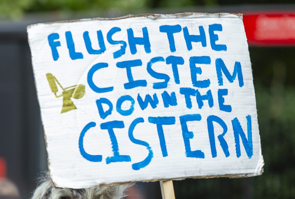 Security assault trans people in Butlins bathroom while ravers chant “Let Her Pee”